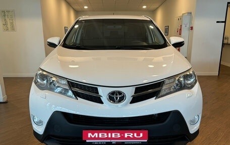 Toyota RAV4, 2015 год, 1 990 000 рублей, 2 фотография