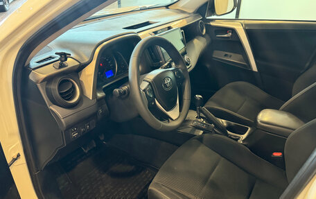 Toyota RAV4, 2015 год, 1 990 000 рублей, 7 фотография