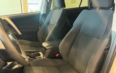 Toyota RAV4, 2015 год, 1 990 000 рублей, 8 фотография