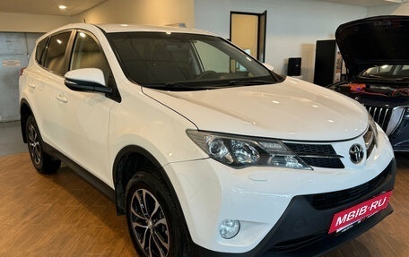 Toyota RAV4, 2015 год, 1 990 000 рублей, 3 фотография