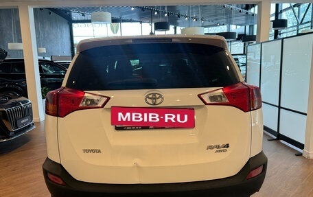 Toyota RAV4, 2015 год, 1 990 000 рублей, 5 фотография
