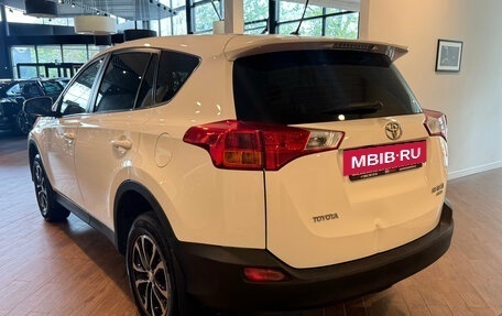 Toyota RAV4, 2015 год, 1 990 000 рублей, 6 фотография
