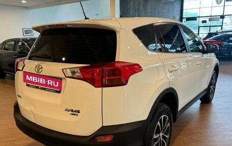 Toyota RAV4, 2015 год, 1 990 000 рублей, 4 фотография
