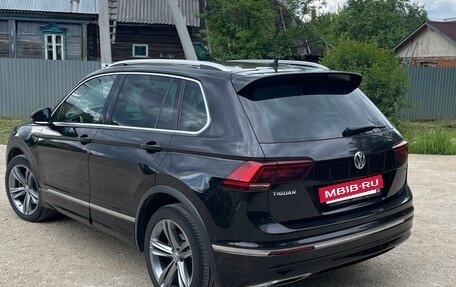 Volkswagen Tiguan II, 2018 год, 3 000 000 рублей, 3 фотография