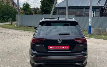Volkswagen Tiguan II, 2018 год, 3 000 000 рублей, 4 фотография