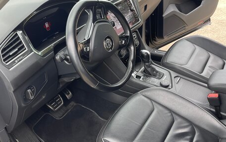 Volkswagen Tiguan II, 2018 год, 3 000 000 рублей, 13 фотография