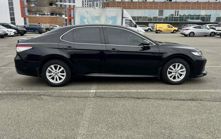 Toyota Camry, 2018 год, 2 750 000 рублей, 5 фотография