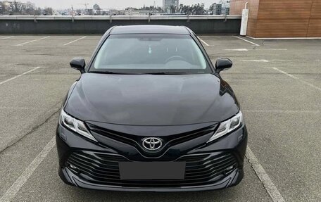 Toyota Camry, 2018 год, 2 750 000 рублей, 3 фотография