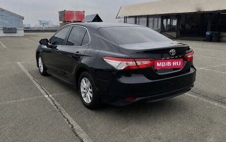 Toyota Camry, 2018 год, 2 750 000 рублей, 2 фотография