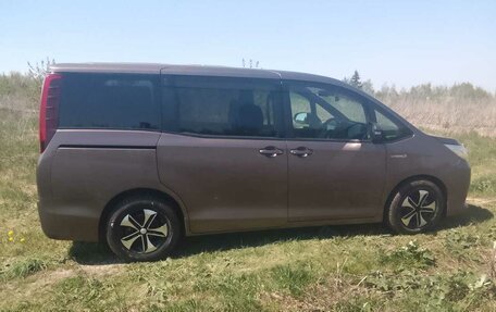 Toyota Noah III, 2014 год, 1 580 000 рублей, 4 фотография