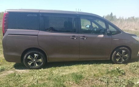 Toyota Noah III, 2014 год, 1 580 000 рублей, 8 фотография