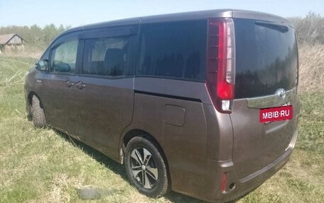 Toyota Noah III, 2014 год, 1 580 000 рублей, 3 фотография