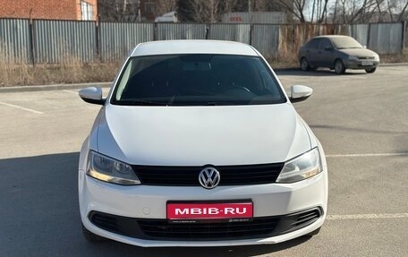 Volkswagen Jetta VI, 2013 год, 899 000 рублей, 1 фотография