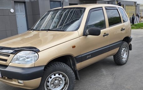 Chevrolet Niva I рестайлинг, 2005 год, 580 000 рублей, 2 фотография