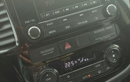 Mitsubishi Outlander III рестайлинг 3, 2013 год, 1 400 000 рублей, 5 фотография