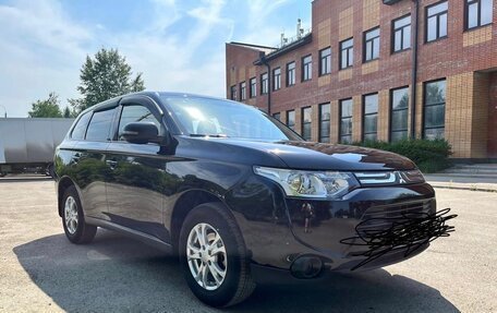 Mitsubishi Outlander III рестайлинг 3, 2013 год, 1 400 000 рублей, 3 фотография