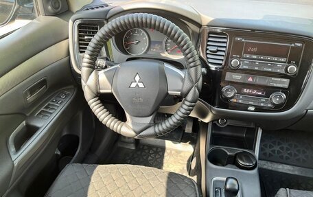 Mitsubishi Outlander III рестайлинг 3, 2013 год, 1 400 000 рублей, 4 фотография