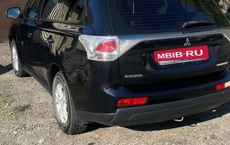 Mitsubishi Outlander III рестайлинг 3, 2013 год, 1 400 000 рублей, 2 фотография