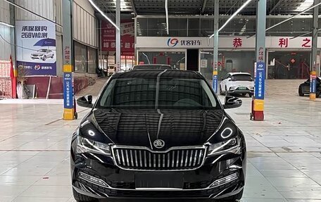 Skoda Superb III рестайлинг, 2024 год, 2 000 000 рублей, 2 фотография