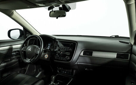 Mitsubishi Outlander III рестайлинг 3, 2017 год, 1 829 898 рублей, 10 фотография