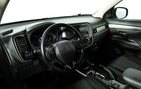 Mitsubishi Outlander III рестайлинг 3, 2017 год, 1 829 898 рублей, 12 фотография