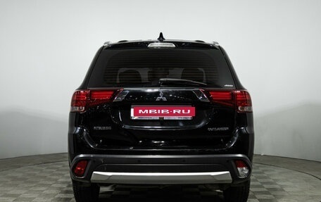 Mitsubishi Outlander III рестайлинг 3, 2017 год, 1 829 898 рублей, 7 фотография