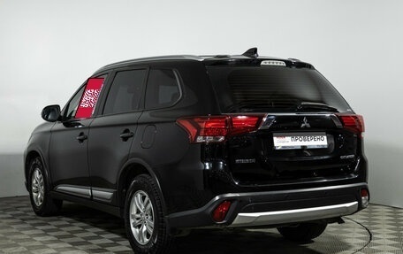 Mitsubishi Outlander III рестайлинг 3, 2017 год, 1 829 898 рублей, 8 фотография