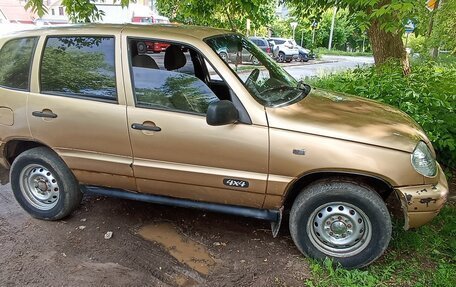 Chevrolet Niva I рестайлинг, 2004 год, 300 000 рублей, 10 фотография