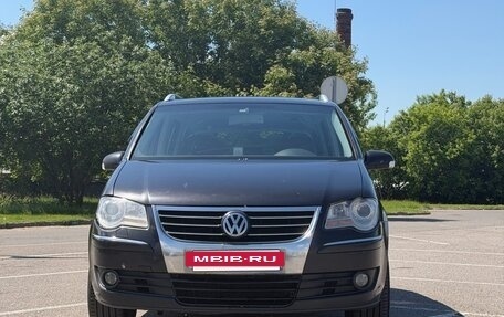Volkswagen Touran III, 2005 год, 500 000 рублей, 2 фотография