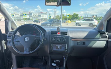 Volkswagen Touran III, 2005 год, 500 000 рублей, 17 фотография