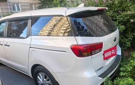 KIA Carnival III, 2018 год, 2 650 000 рублей, 3 фотография