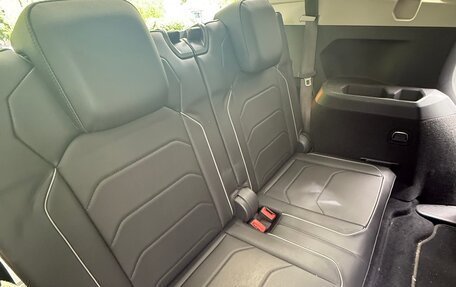Volkswagen Tiguan II, 2020 год, 3 600 000 рублей, 32 фотография