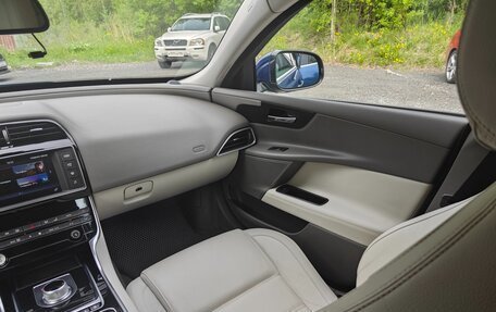 Jaguar XE I рестайлинг, 2015 год, 1 540 000 рублей, 20 фотография