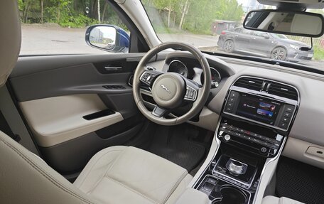Jaguar XE I рестайлинг, 2015 год, 1 540 000 рублей, 19 фотография