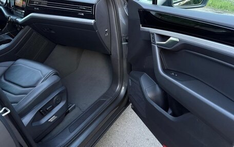 Volkswagen Touareg III, 2018 год, 3 435 000 рублей, 21 фотография