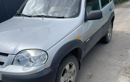 Chevrolet Niva I рестайлинг, 2010 год, 550 000 рублей, 4 фотография
