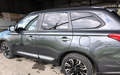 Mitsubishi Outlander III рестайлинг 3, 2021 год, 2 800 000 рублей, 3 фотография
