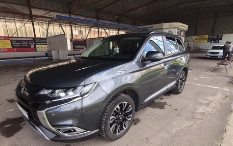 Mitsubishi Outlander III рестайлинг 3, 2021 год, 2 800 000 рублей, 4 фотография