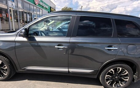 Mitsubishi Outlander III рестайлинг 3, 2021 год, 2 800 000 рублей, 7 фотография