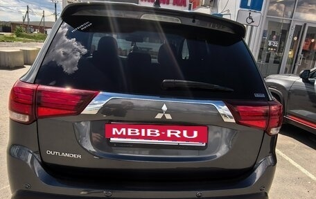 Mitsubishi Outlander III рестайлинг 3, 2021 год, 2 800 000 рублей, 8 фотография
