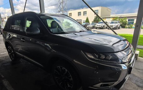 Mitsubishi Outlander III рестайлинг 3, 2021 год, 2 800 000 рублей, 24 фотография