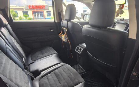 Mitsubishi Outlander III рестайлинг 3, 2021 год, 2 800 000 рублей, 27 фотография