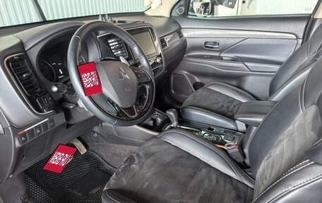 Mitsubishi Outlander III рестайлинг 3, 2021 год, 2 800 000 рублей, 12 фотография