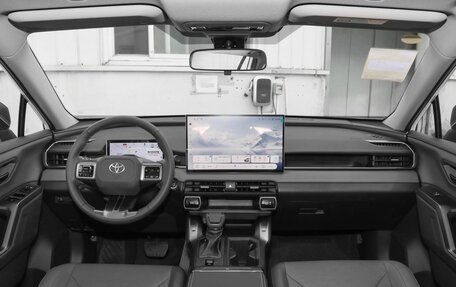 Toyota RAV4, 2026 год, 4 030 000 рублей, 28 фотография
