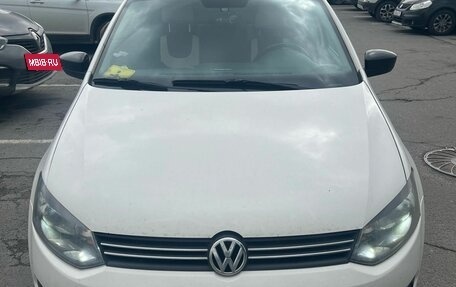 Volkswagen Polo VI (EU Market), 2013 год, 750 000 рублей, 2 фотография