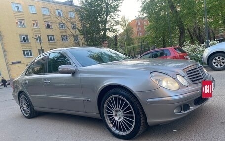 Mercedes-Benz E-Класс, 2004 год, 9 фотография