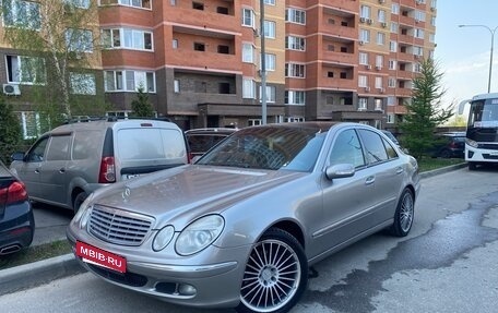 Mercedes-Benz E-Класс, 2004 год, 13 фотография