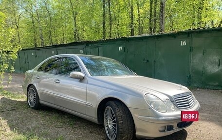 Mercedes-Benz E-Класс, 2004 год, 14 фотография
