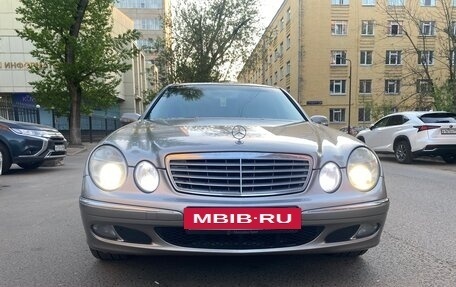 Mercedes-Benz E-Класс, 2004 год, 15 фотография