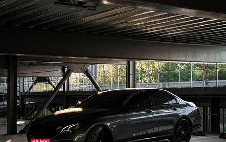 Mercedes-Benz E-Класс, 2019 год, 3 450 000 рублей, 2 фотография